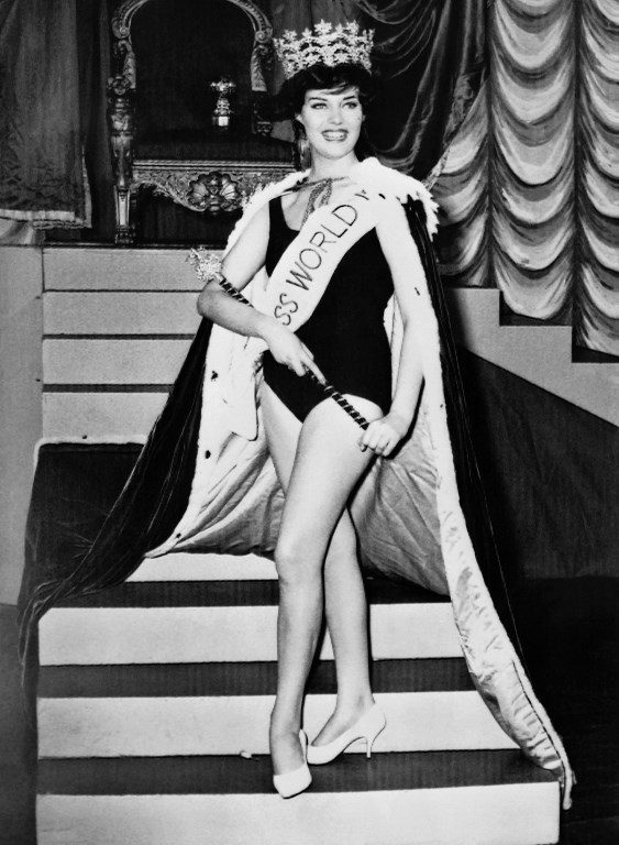 UK QUEEN. Rosemarie Frankland from England reacts after being crowned Miss World 1961 on November 10, 1961 at the Lyceum Theatre in London.  Photo by Central Press/ AFP  