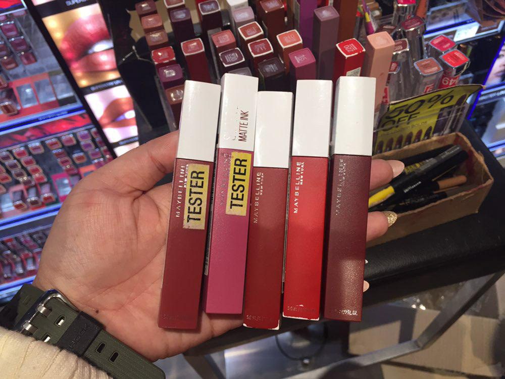 THIS WON'T BUDGE. Maybelline was not kidding around when it said 'SuperStay.' Photo by Bea Cupin/Rappler 