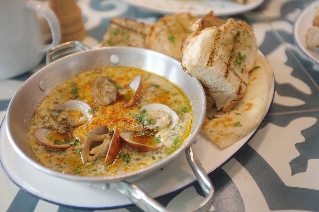 FONDUTA. Spinach, clams, and cheese come together in this dish, served with bread. Photo courtesy of Souv 