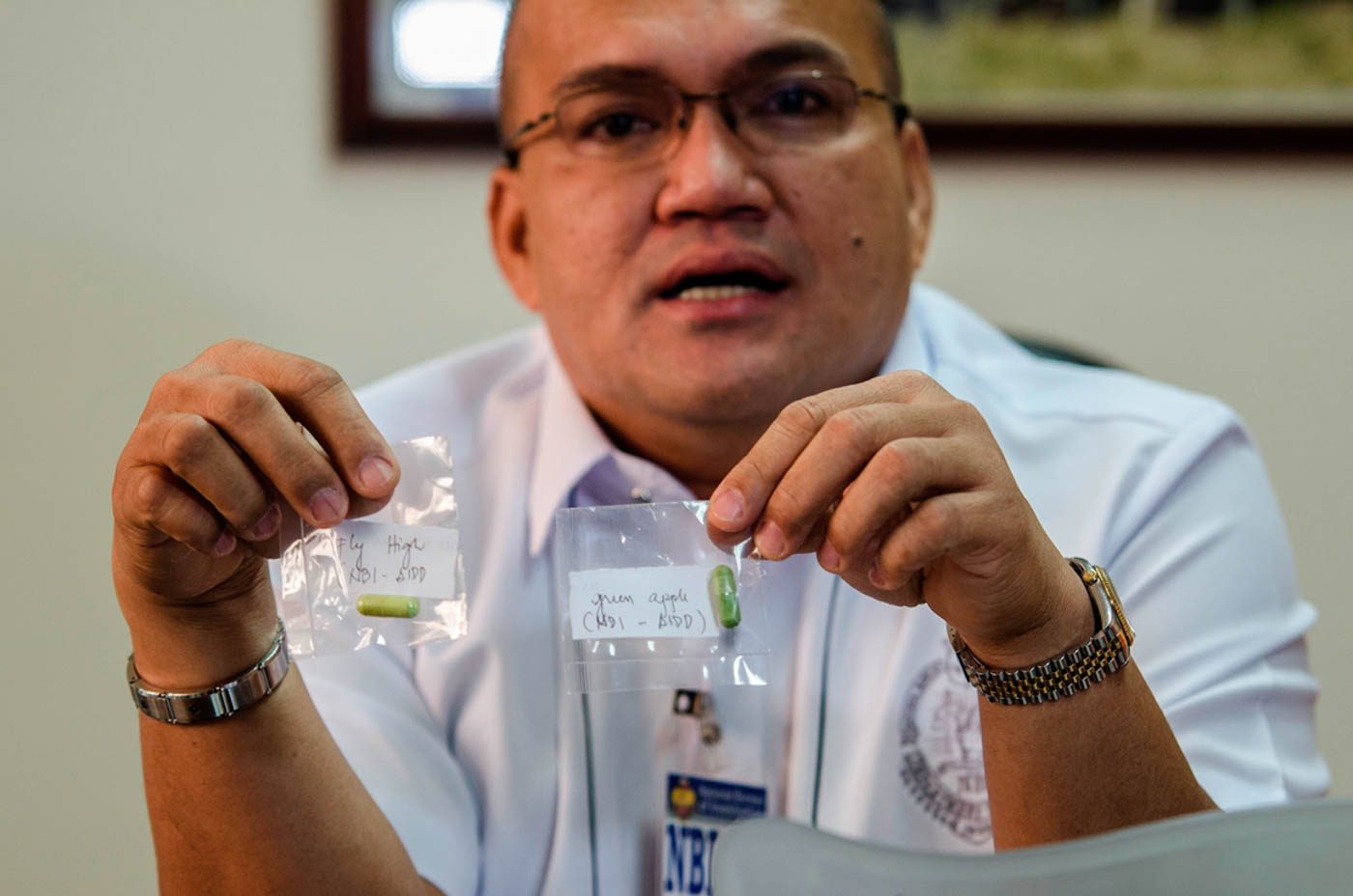 SAMPLE PARTY DRUGS. NBI Anti-Illegal Drugs Division chief Joel Tovera holds up samples of the 'fly high' and 'green apple' illegal designer drugs. Photo by Rob Reyes/Rappler  