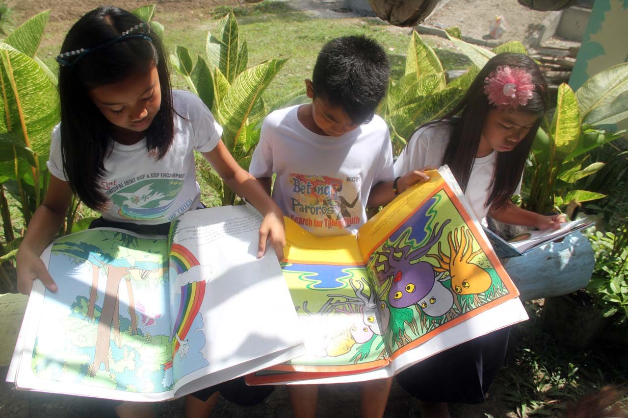 LOVING READING. These children from Barangay San Jose in Donsol, Sorsogon developed the habit of reading books. 