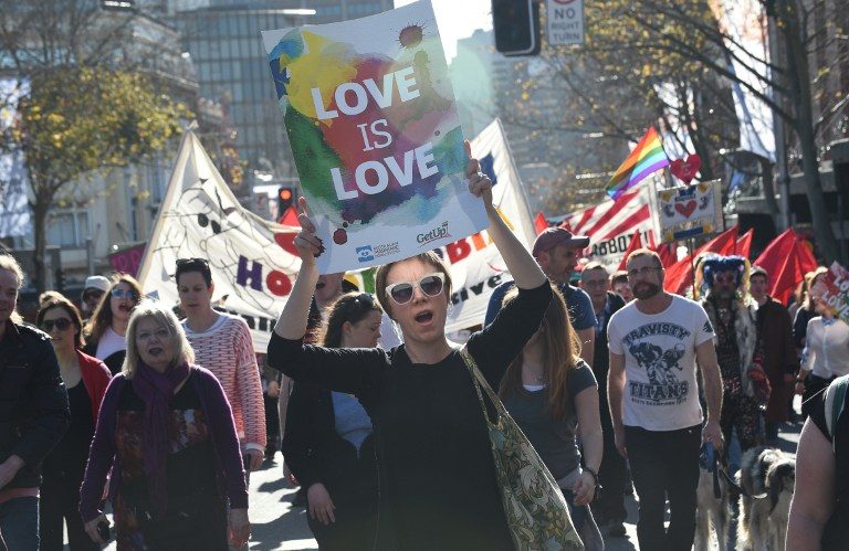 Australian PM Abbott stymies gay marriage push, for now