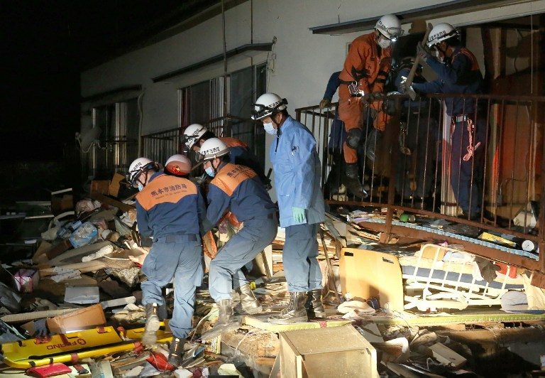Rescuers race to reach Japan quake victims