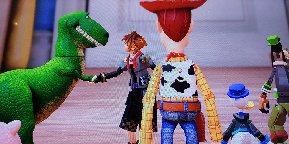 REX AND SORA. Rex the dinosaur confesses to Sora that he's a big fan of his games. Screen photo by Gelo Gonzales/Rappler 