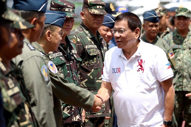 Duterte’s military camp-hopping: way to soldiers’ hearts