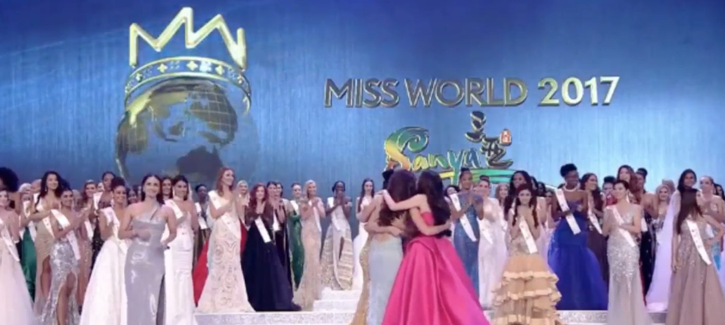 MENANG. Achintya Nilsen bersama empat kontestan lainnya berhasil memenangkan gelar "Beauty with Purpose" dalam Miss World 2017. Foto diambil dari screen shot Youtube 