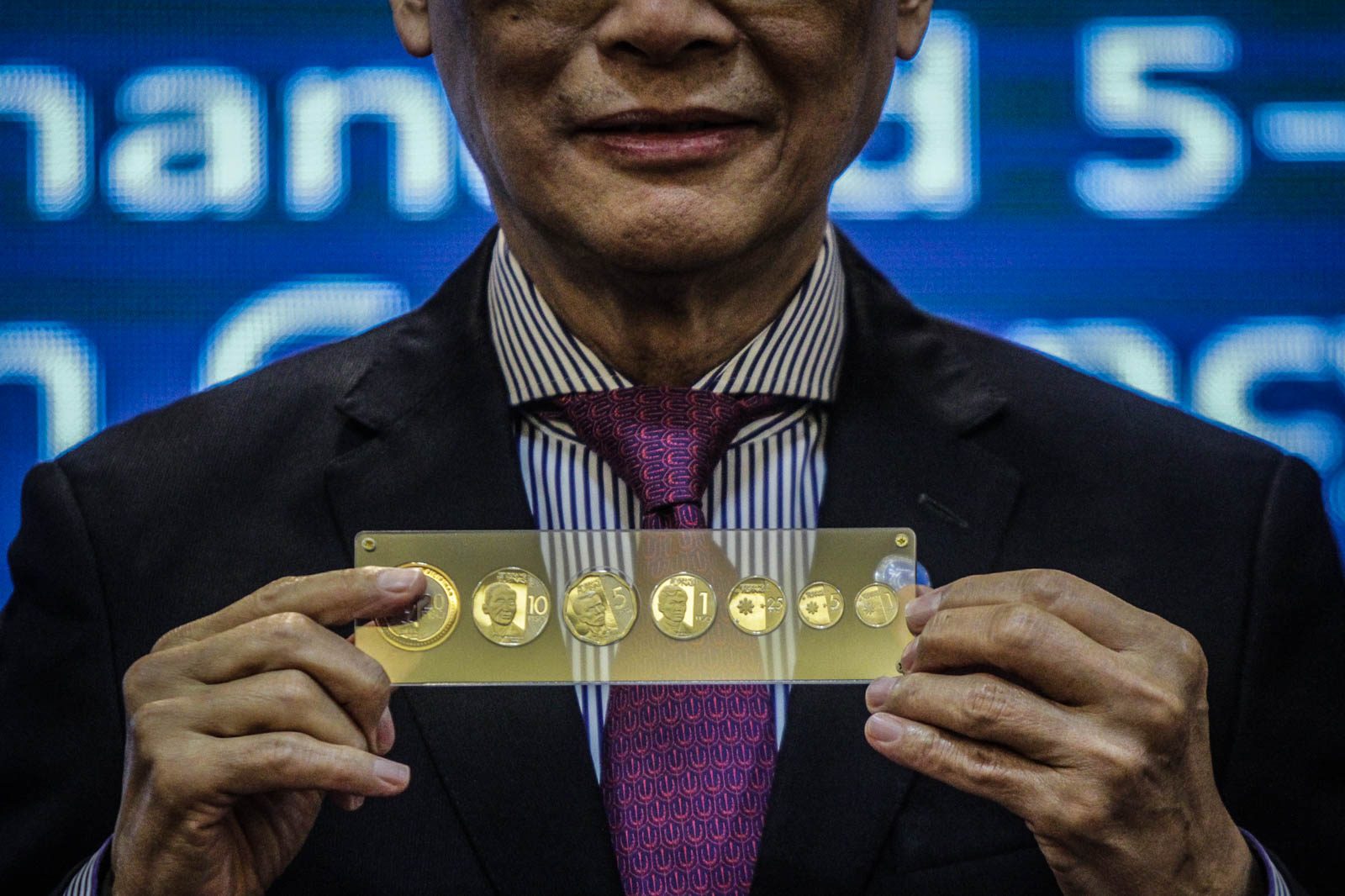 COST-EFFICIENT. Bangko Sentral ng Pilipinas Governor Benjamin Diokno says the P20 coin is expected to last for 10 to 15 years. Photo by Lito Borras/Rappler 