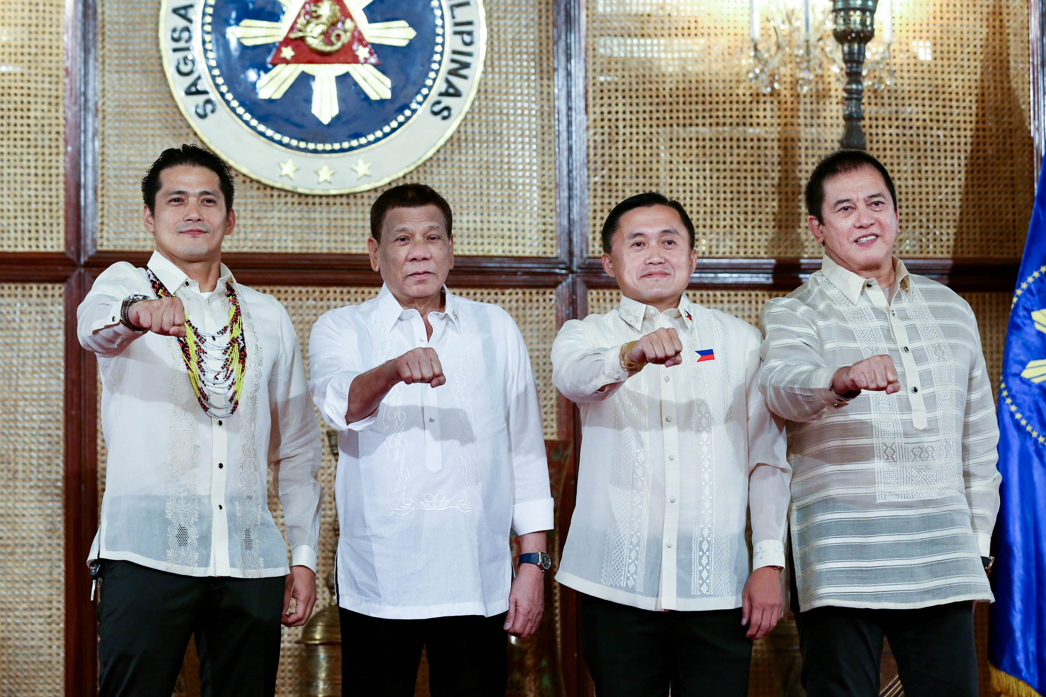 SUPPORT. Actors Robin Padilla and Phillip Salvador attend Go's oath-taking ceremony. Malacañang photo 