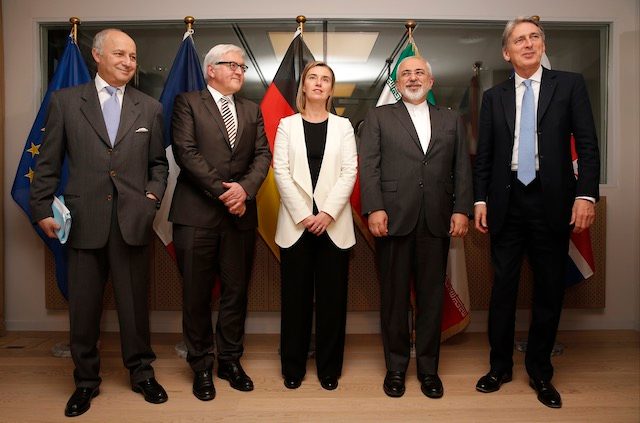 French Foreign Minister Laurent Fabius (L-R), German Foreign Minister Frank-Walter Steinmeier, EU High Representative for Foreign Affairs and Security Policy Federica Mogherini, Iranian Foreign Minister Mohammad Javad Zarif and British Secretary of State Philip Hammond prior to a meeting at the European Council in Brussels, Belgium, 16 March 2015. Julien Warnand/EPA 