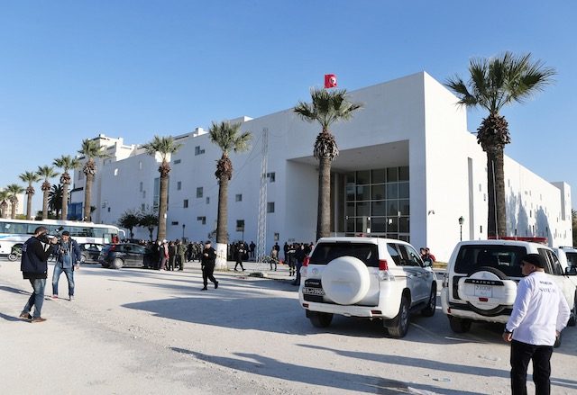 17 tourists killed as gunmen attack Tunisia museum