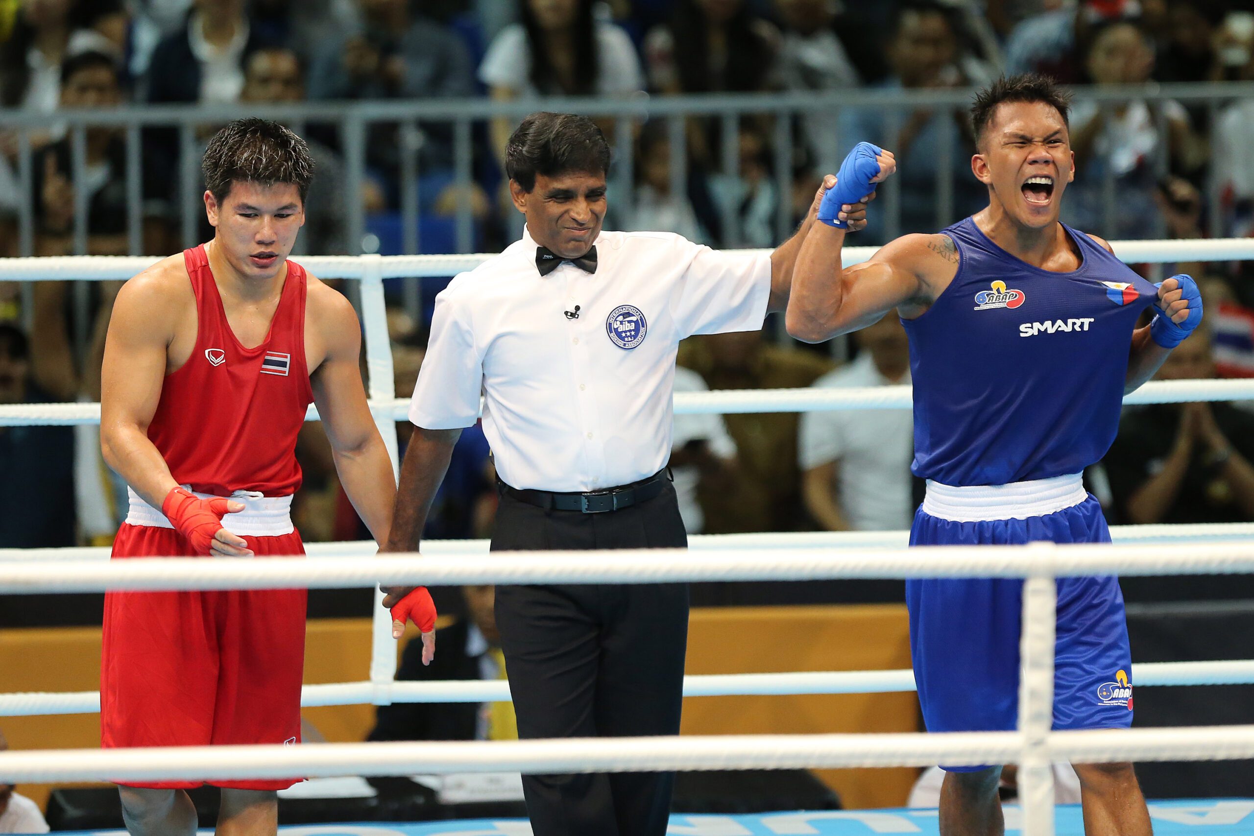 Marcial fights through injured knuckle for SEA Games boxing gold