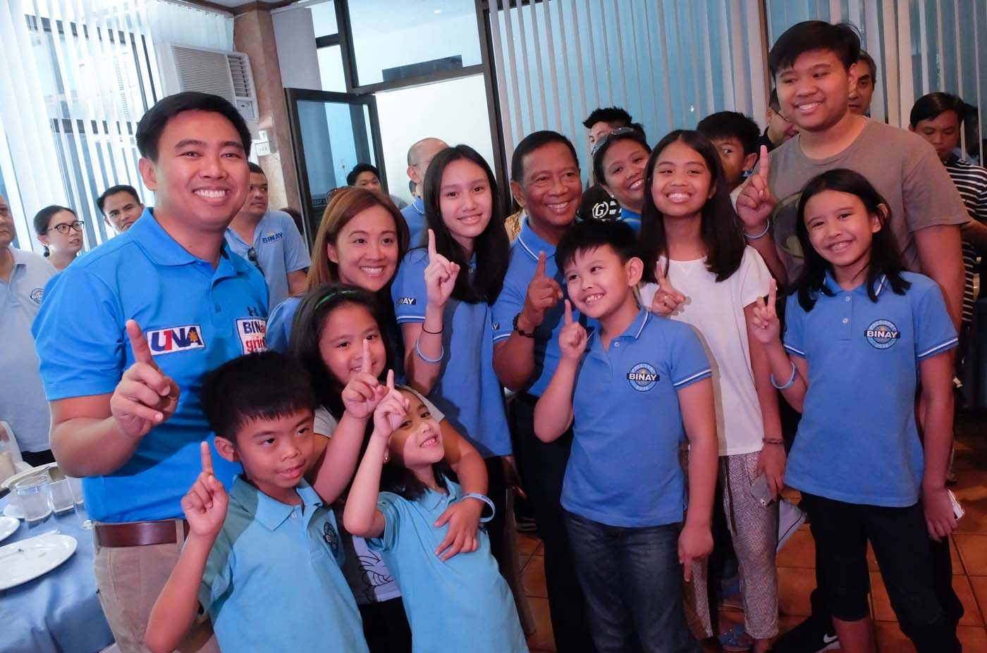 THE GRANDKIDS. Some of Binay's grandchildren pose with him a few hours before the last presidential debate in Dagupan City, Pangasinan. Photo by Alecs Ongcal/Rappler  