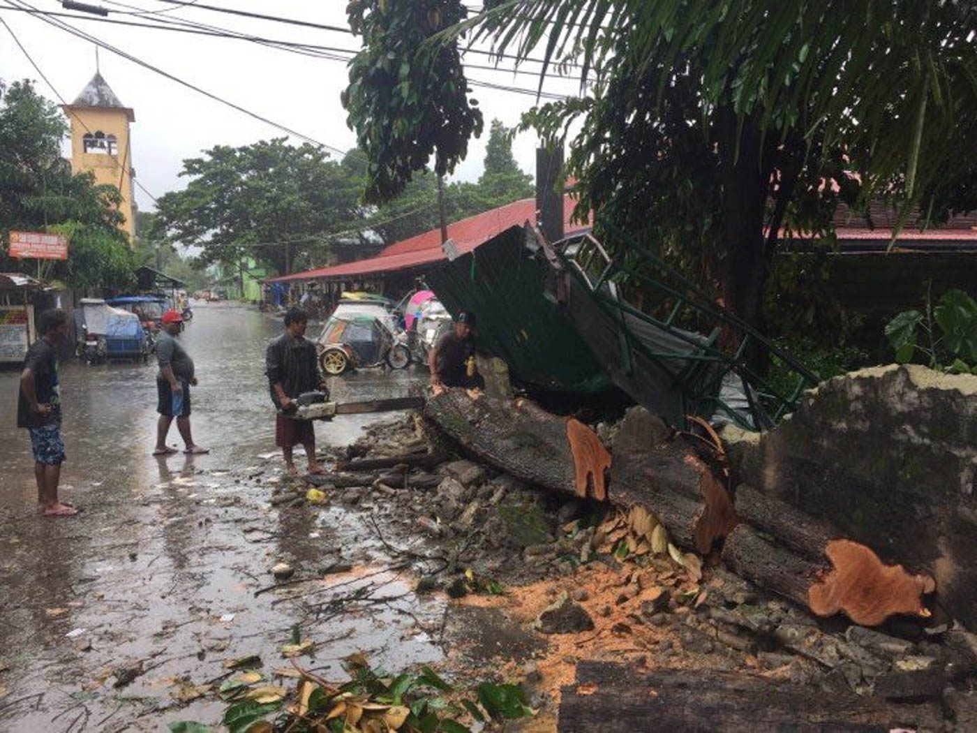 1,605 families in 9 Zambales towns evacuate during Typhoon Ompong