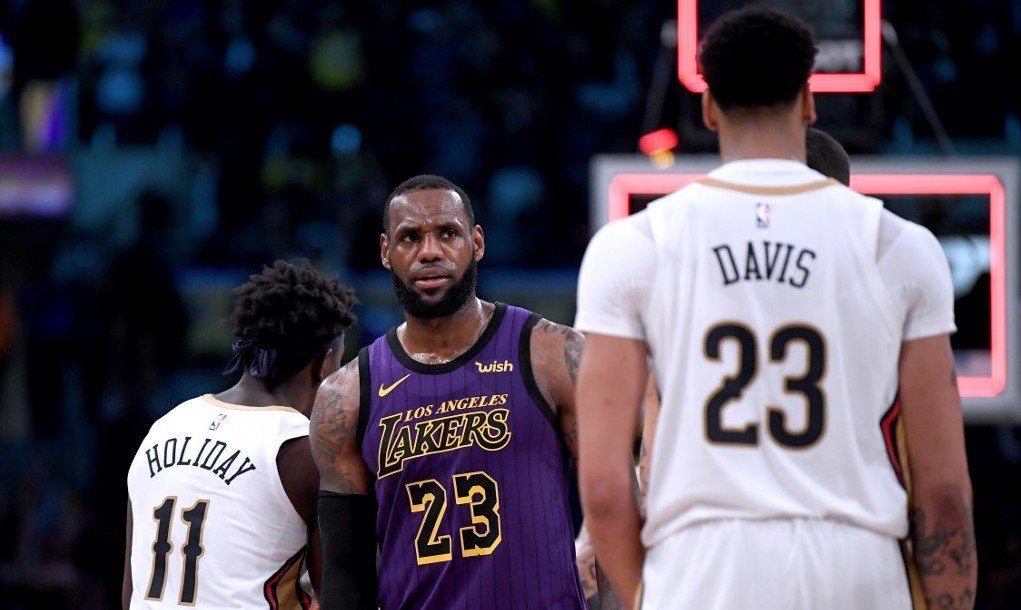 LeBron gives 23 to Davis as Lakers eye NBA free agency