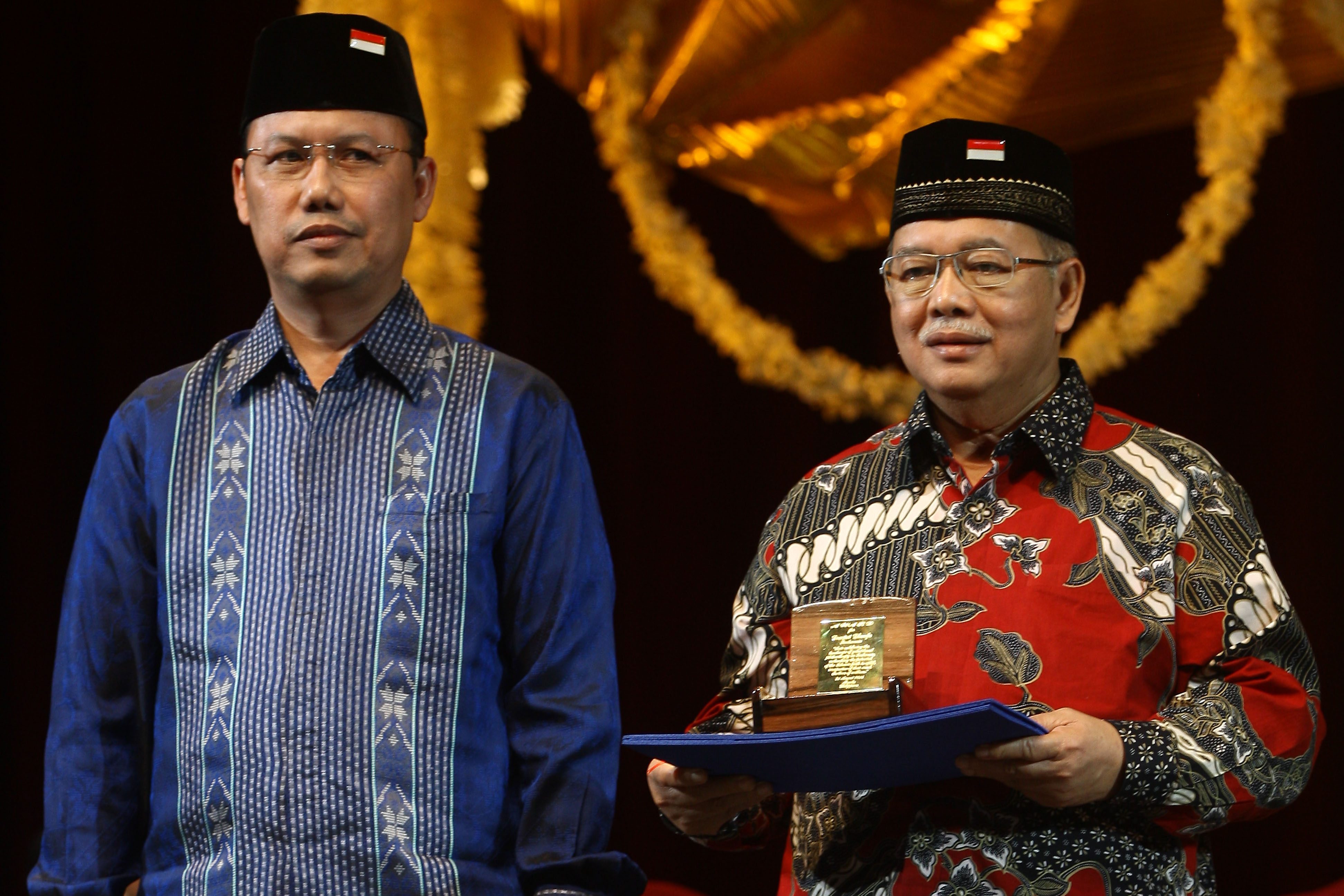 Perwakilan Dompet Dhuafa (LR) Ahmad Juwaini dan Ismail Agus Said dari Indonesia.  Foto oleh Ben Nabong/ Rappler 