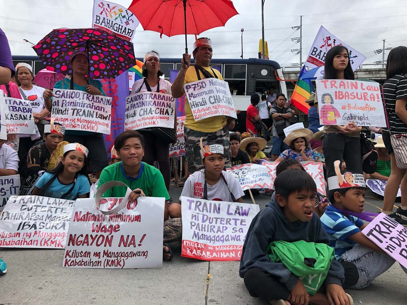 FILIPINO WOMEN. Members of the #BabaeAko movement join the United People's SONA on Monday, July 23, 2018. Photo by Samantha Bagayas/Rappler 