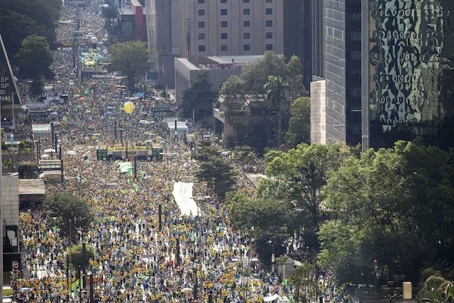 SHOW OF FORCE. Demonstrators gather at Paulista avenue to attend a national protest against corruption and the economic management by Government of Dilma Rousseff in Sao Paulo, Brazil, 16 August 2015. Sebastiao Moreira/EPA 
