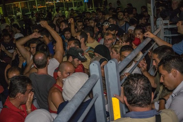 Thousands of migrants cross Macedonia, Serbia heading for EU