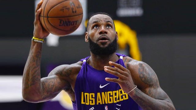 LOOK: LeBron shows off in first Lakers practice