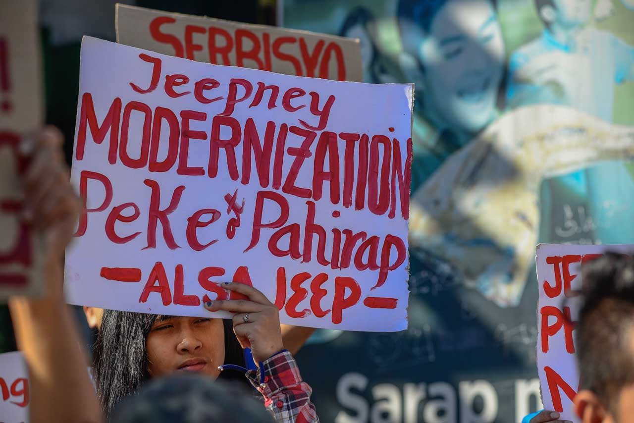 'Jeepney Modernization - peke at pahirap!' says ALSA Jeep. Photo by Maria Tan/Rappler 