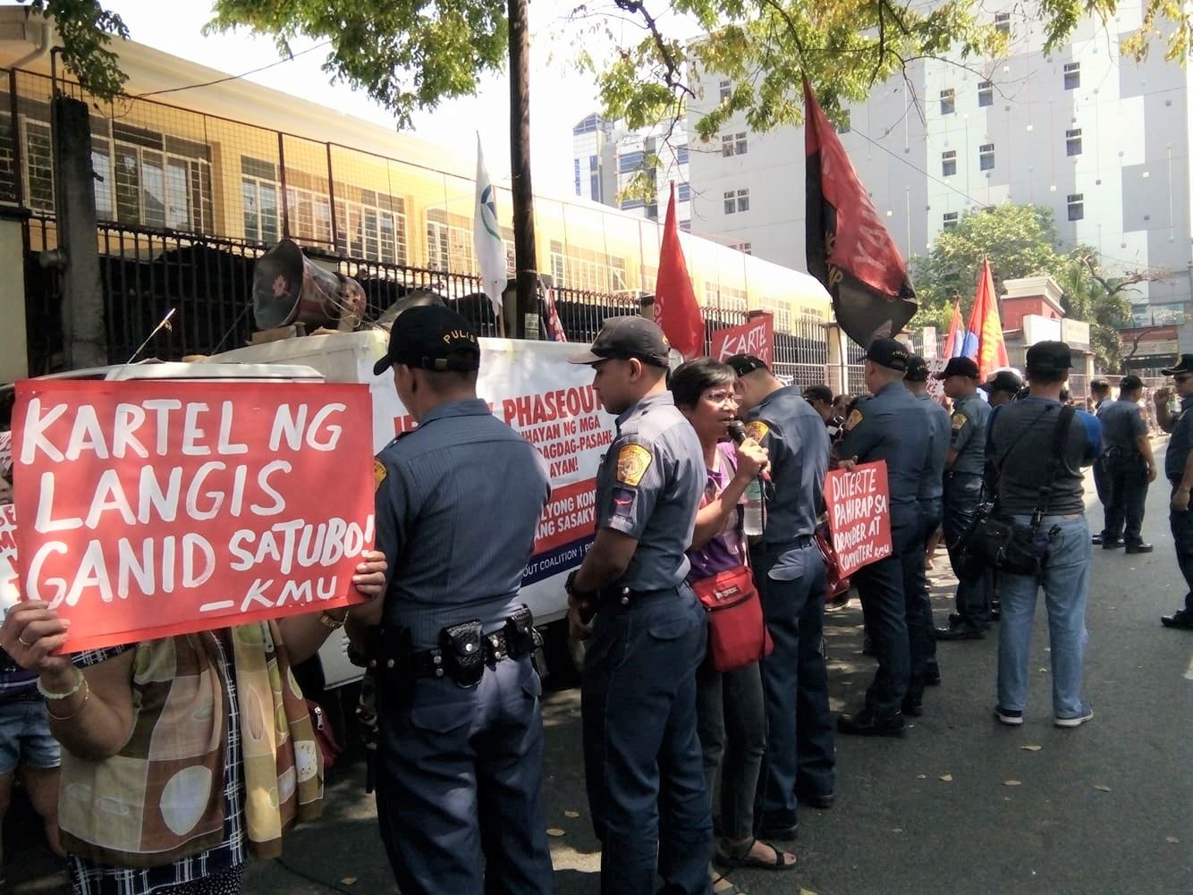 QCPD placed around 20-30 police on full alert during the transport strike protest in Aurora Blvd, Cubao, Quezon City. Photo by Abigail Abigan/Rappler 