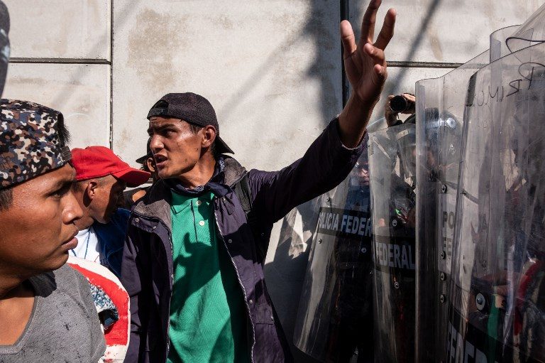 Mexico blocks new caravan of Central American migrants