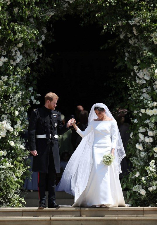 NEWLYWEDS. The Duke and Duchess of Sussex emerge from the West Door of St George's Chapel, Windsor Castle, in Windsor, on May 19, 2018 after their wedding ceremony. Photo by Jane Barlow/Pool/AFP 
