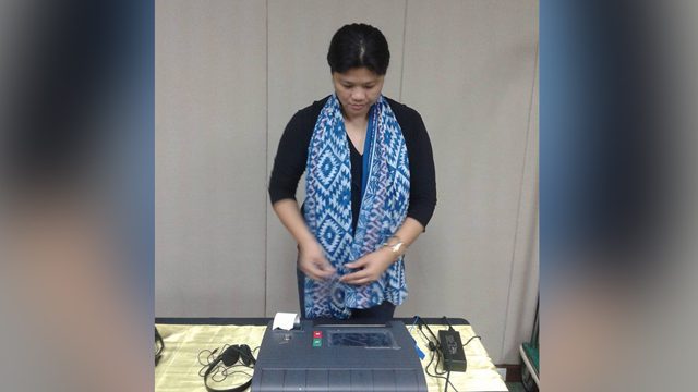 PRACTICE. A teacher from Angeles City, Pampanga learns how to use a vote counting machine in preparation for May 9. Photo courtesy of Nestor De Guzman 