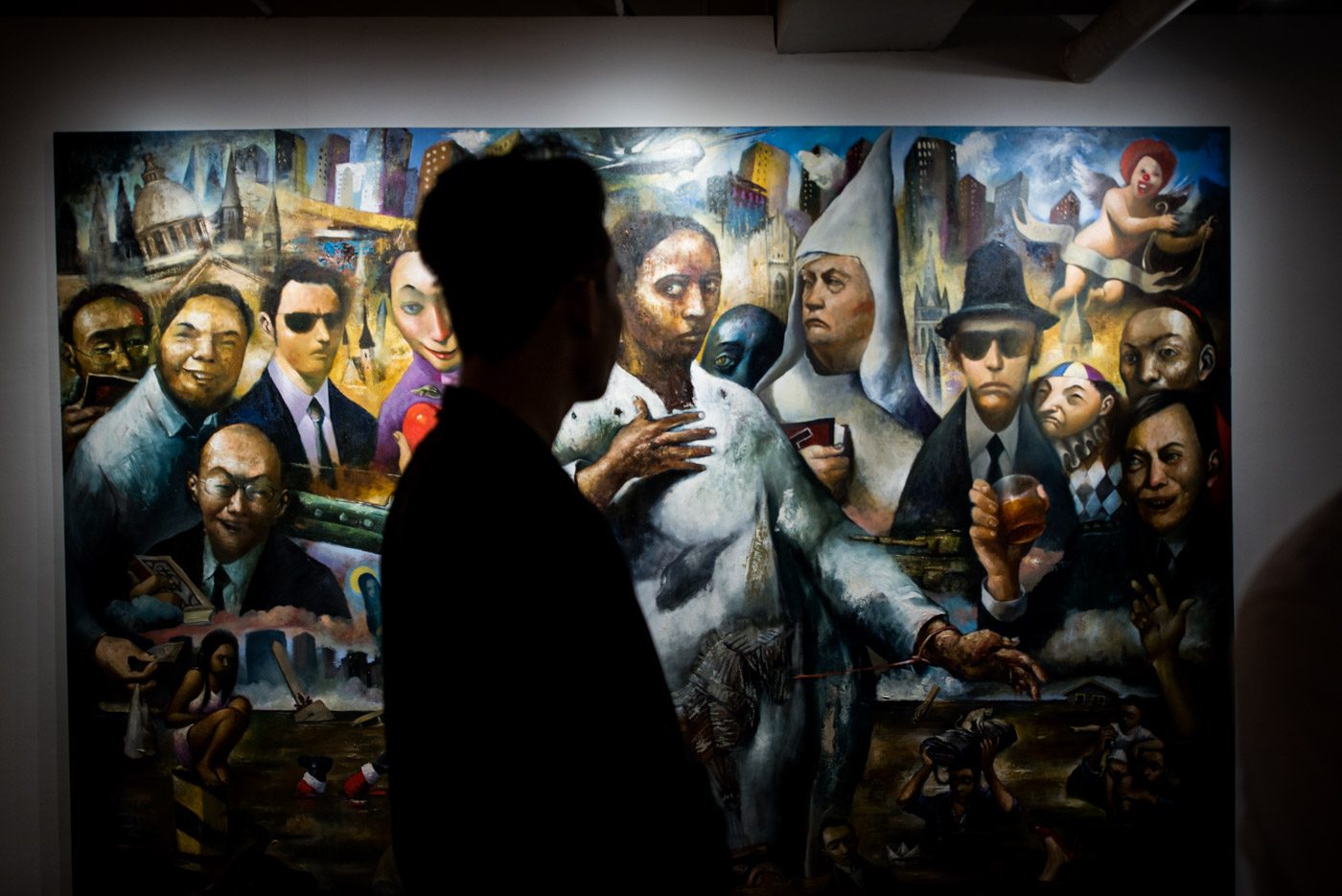 LANSANGAN. Emmanuel Garibay's exhibit includes paintings that depict various public figures. 