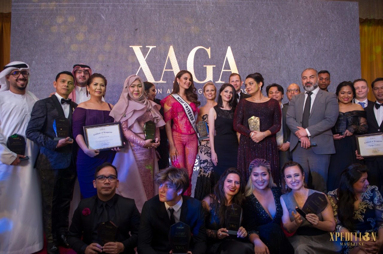 GROUP PHOTO. Catriona poses with other honorees from the Gala Awards.  