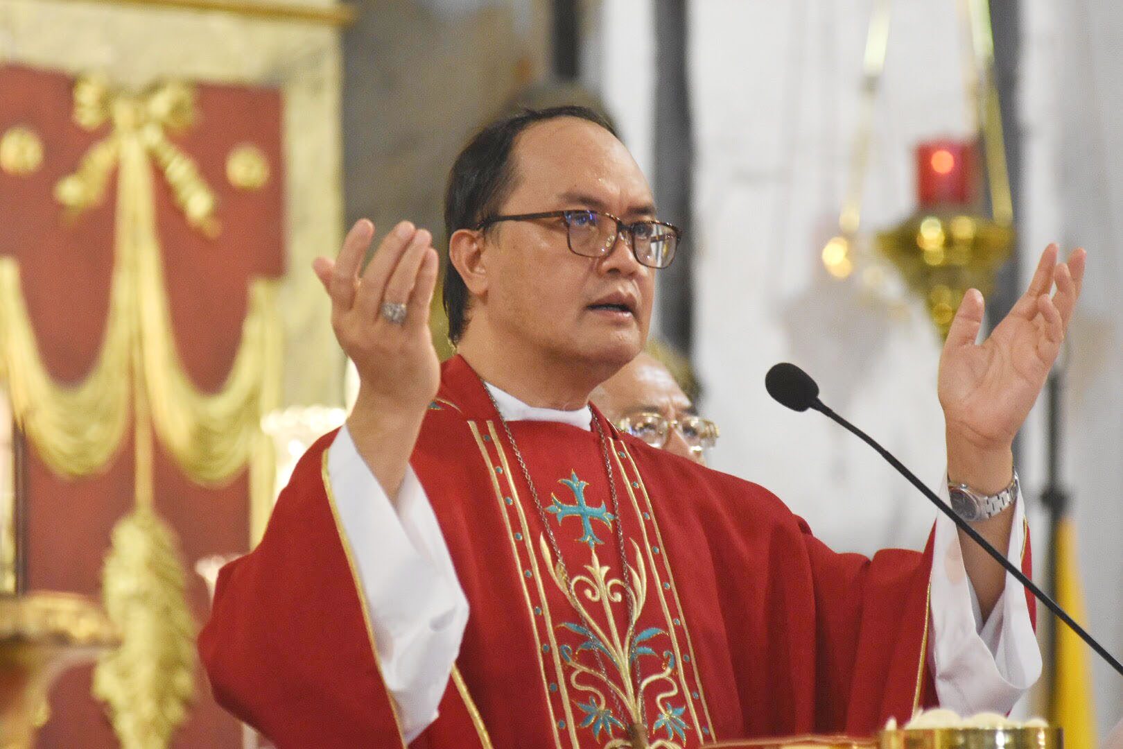 SPEAKING OUT. Despite death threats, Caloocan Bishop Pablo Virgilio David vows to continue speaking out against abuses. Photo by Angie de Silva/Rappler  