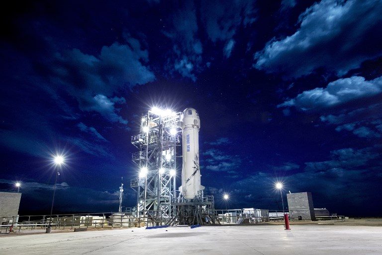 ROCKETSHIP. This April 29, 2018 handout photograph obtained courtesy of Blue Origin shows the New Shepard on the launch pad the morning of Mission 8, in an undiscolosed place. AFP Photo/Blue Origin 