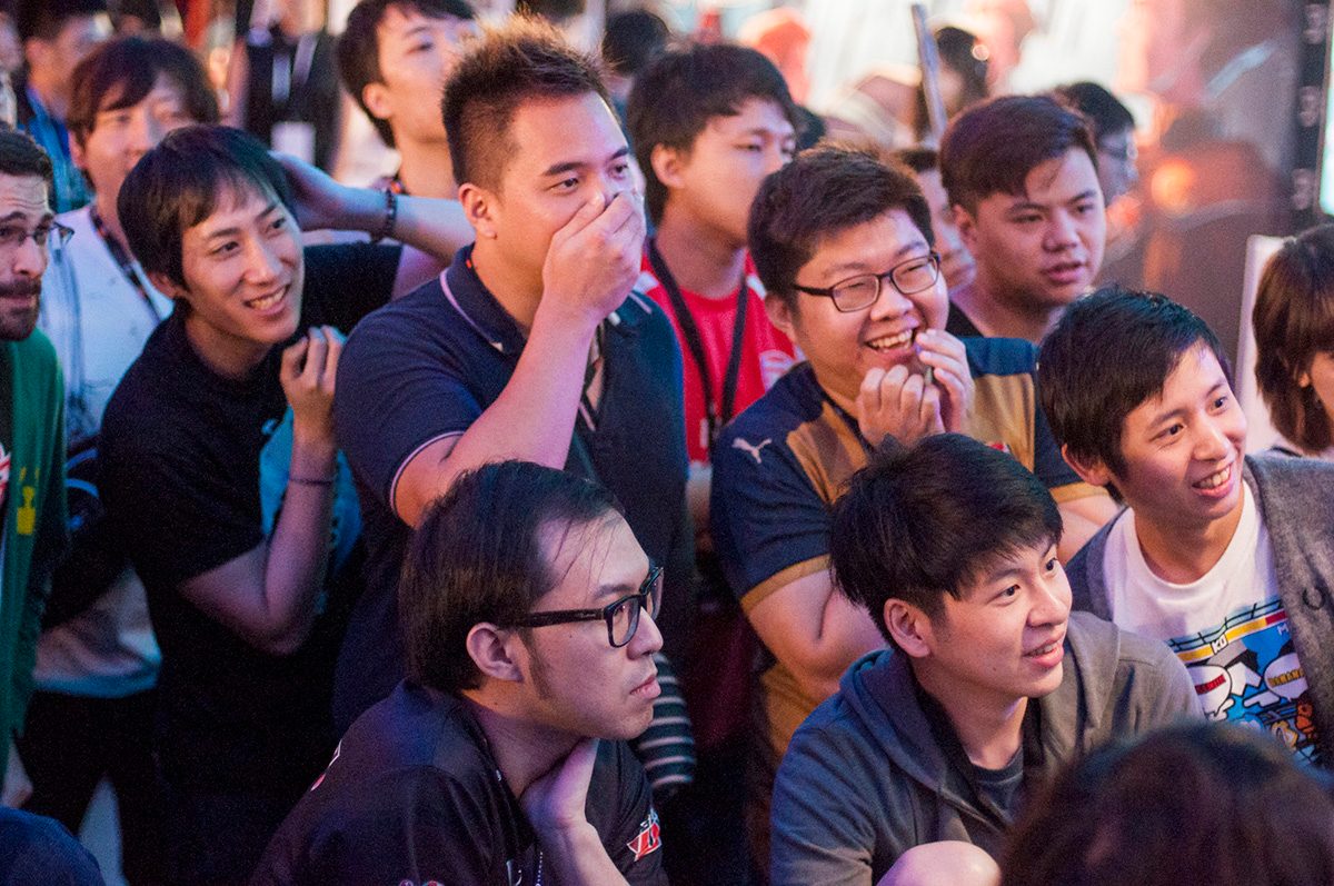 COMMUNITY. Gamers and eSports enthusiasts from all over the world flocked to Singapore to watch the Southeast Asia Major. Photo by Yana Gagarin / Afterdark Facility / GameStart  