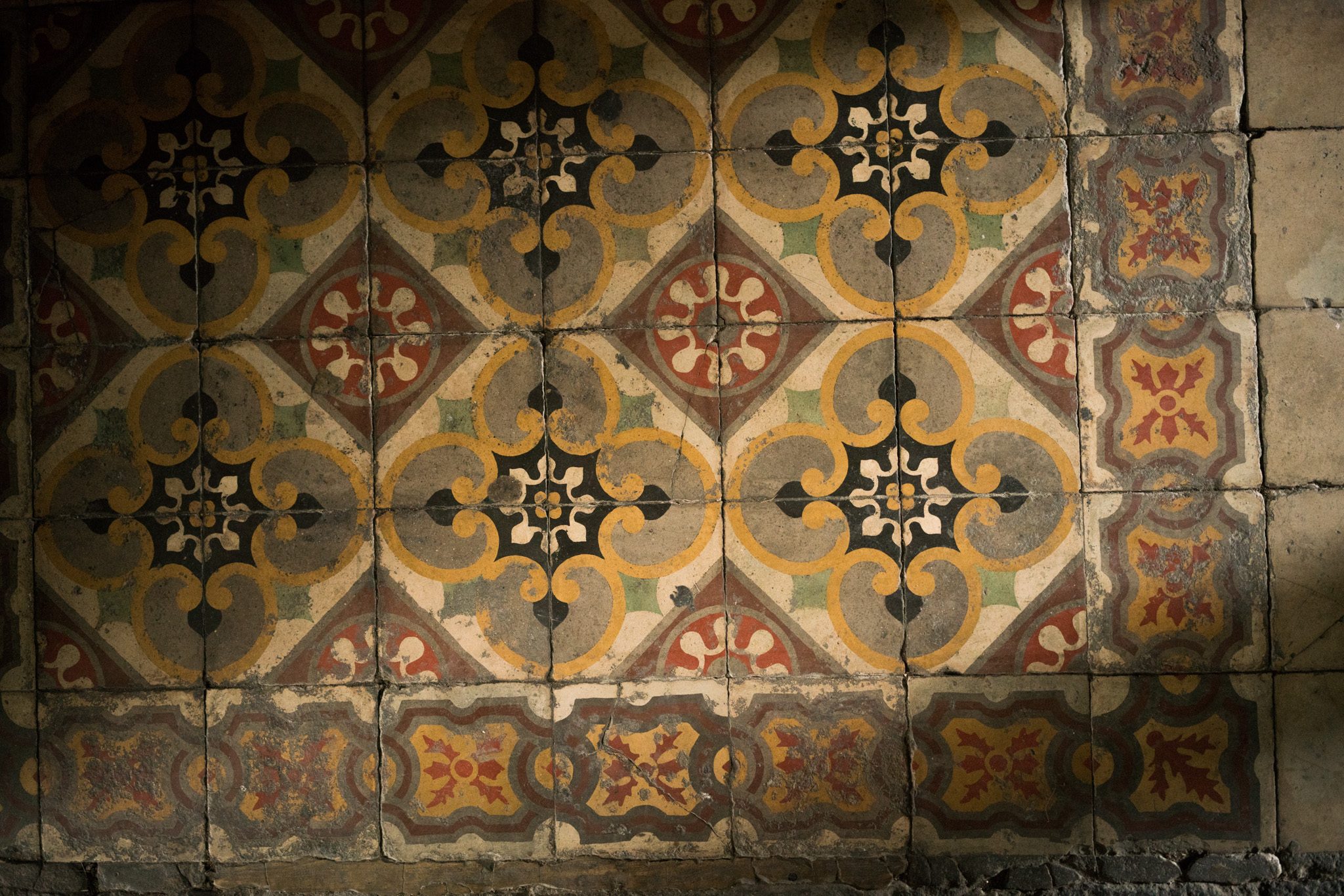 100 YEAR OLD COLORS. These barely faded tiles, imported from Morocco, remain as colorful as ever. Photo by Martin San Diego/Rappler