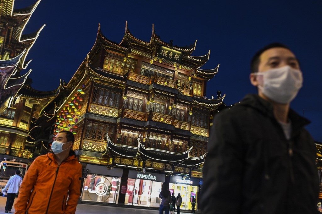 China slashes rate, pumps $7 billion into market to counter virus