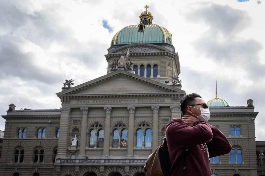 Crisis costing Swiss economy up to $17 billion per month