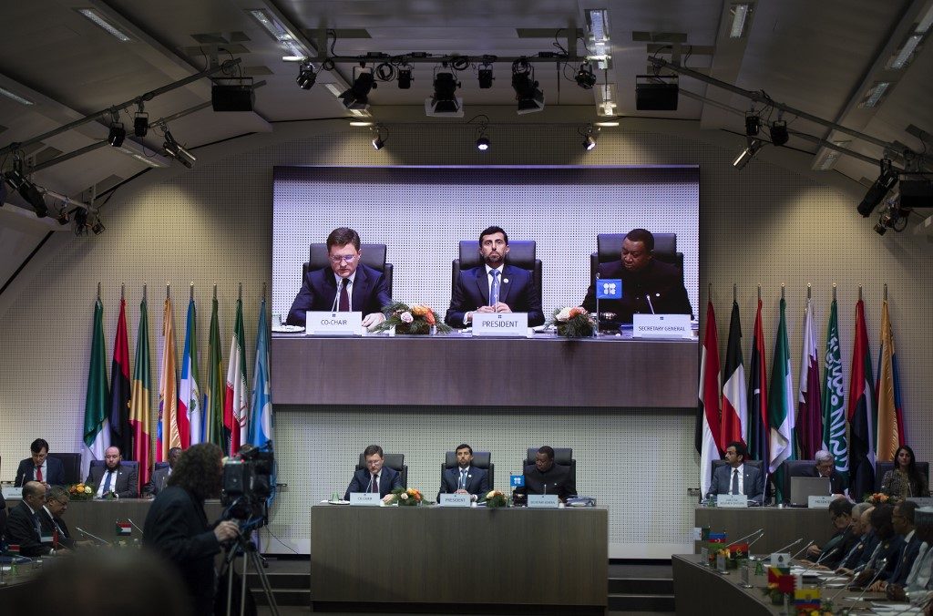 Russia reaches out to OPEC as Saudi Arabia opens oil taps