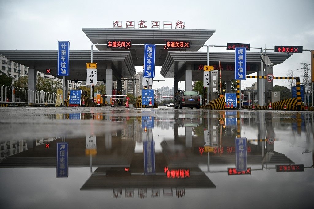 CLOSED. A closed toll gate of the Jiujiang Changjiang bridge leading to Hubei province, is seen in Jiujiang in China's central Jiangxi province on March 6, 2020. Photo by Noel Celis/AFP 