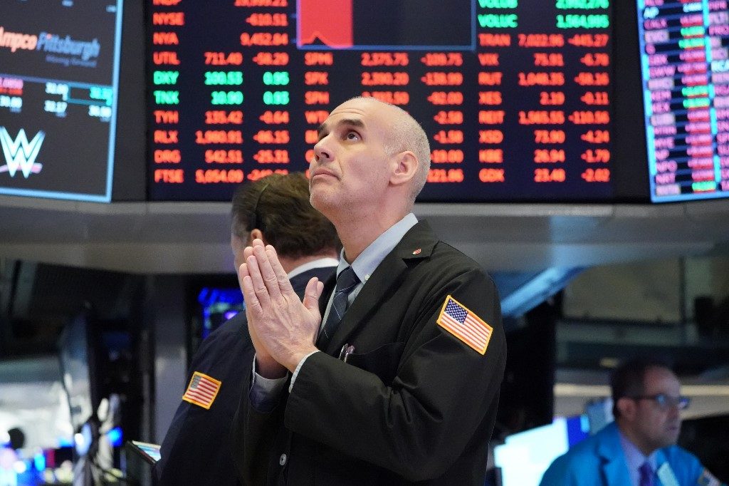 World markets tumble as recession fears eclipse stimulus