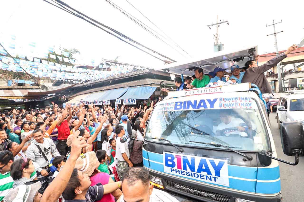 MOTORCADE. Vice President Binay campaigns in a public market in Baguio on March 13. Photo courtesy of UNA   