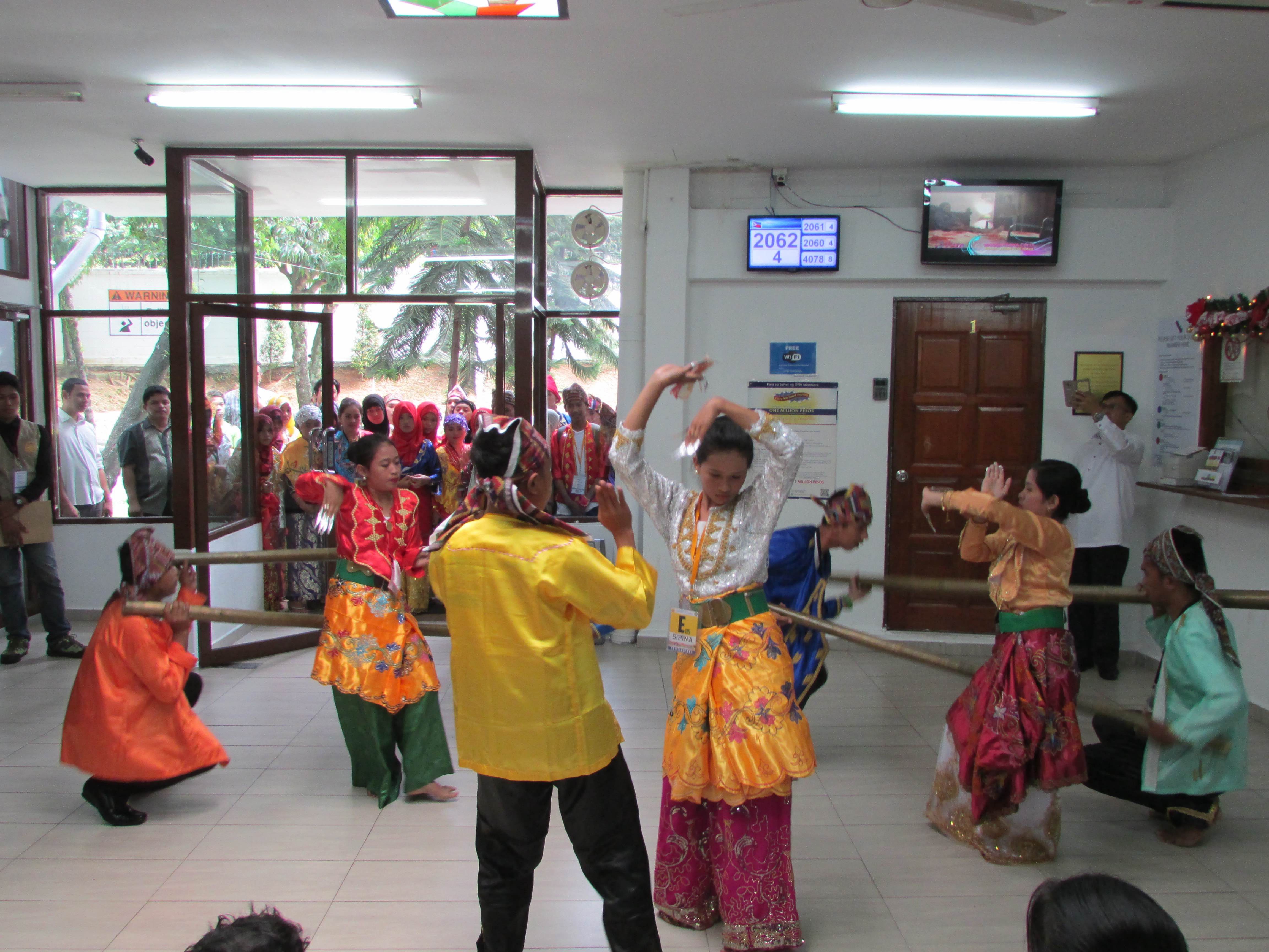 CULTURAL PERFORMANCE. Sulu Youth Leaders perform a traditional dance at the consular section of the Philippine Embassy, much to the delight of Filipinos applying for passports and other consular services. Photo from the Philippine Embassy in Kuala Lumpur 