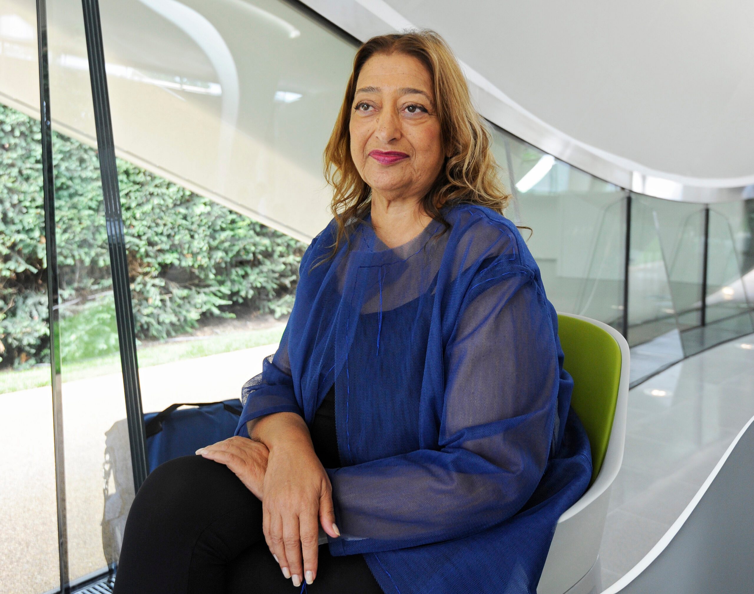 Zaha Hadid, arsitek yang terkenal dengan lengkungan futuristiknya, meninggal pada usia 65 tahun