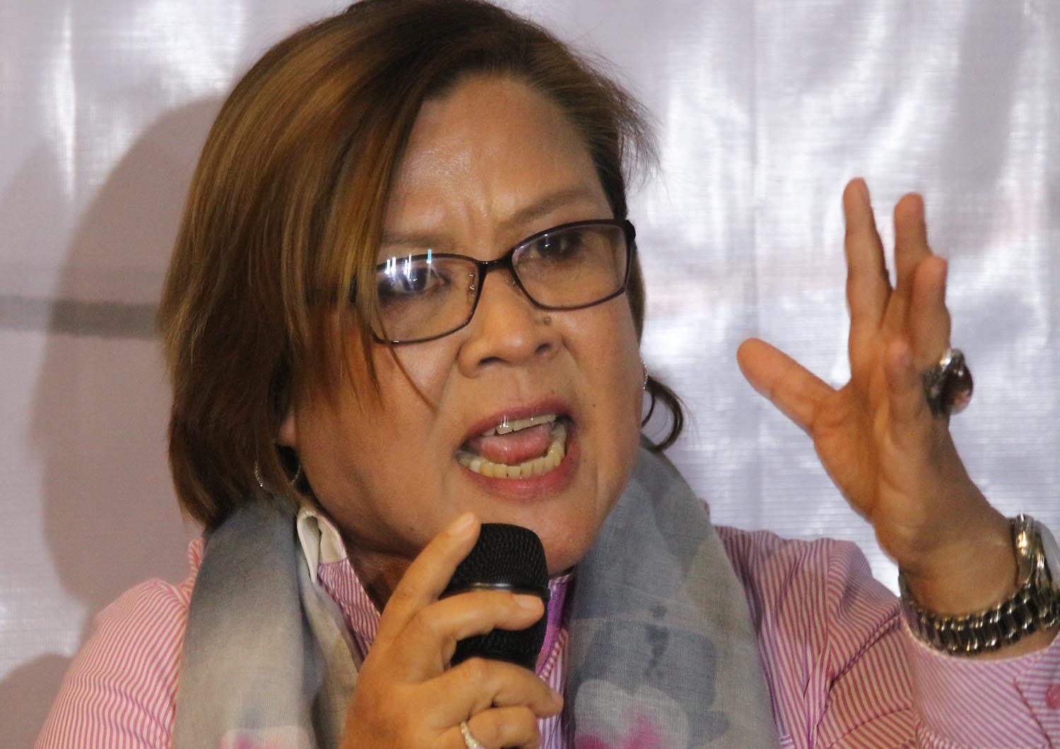 De Lima ‘willing to be shot’ if drug links proven