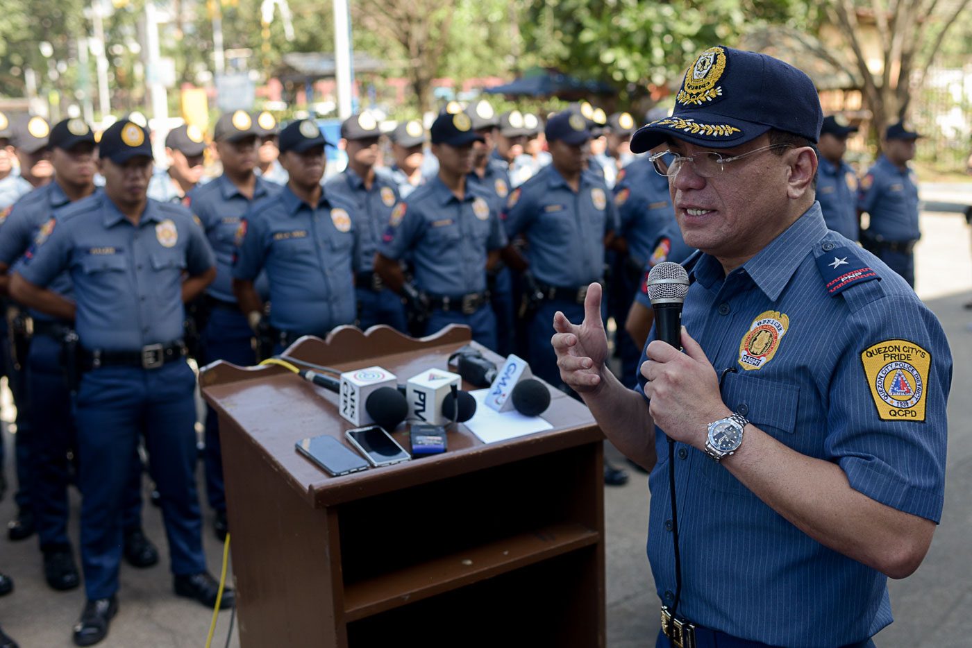 READY, BOYS. QCPD Director Guillermo Eleazar briefs the 82 Tokhangers of Batasan Police Station before they conduct operations. Photo by Eloisa Lopez/Rappler  
