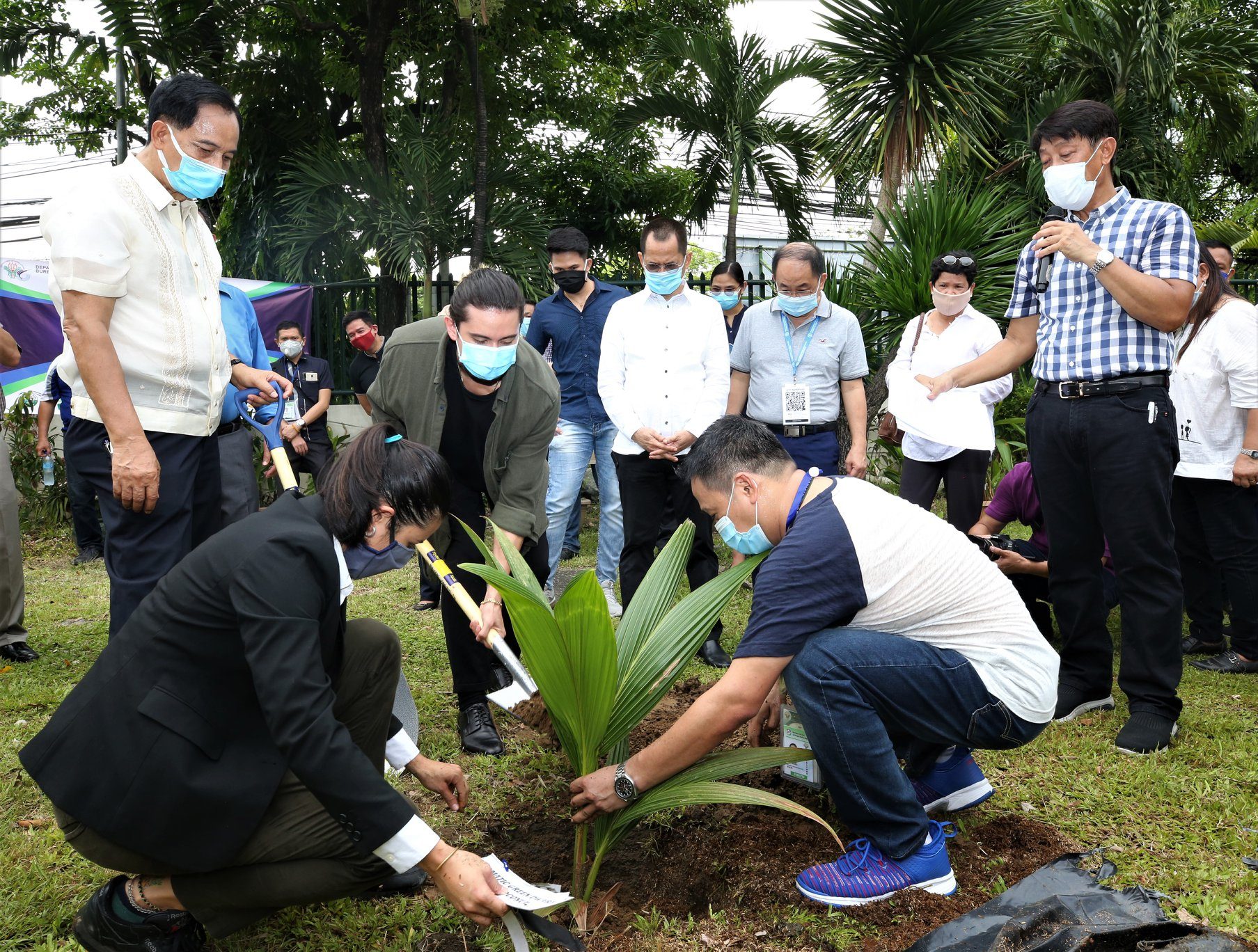 James Reid plants a tree as part of his duties as ambassador on Food Security. Photo from Facebook/ William Dar 