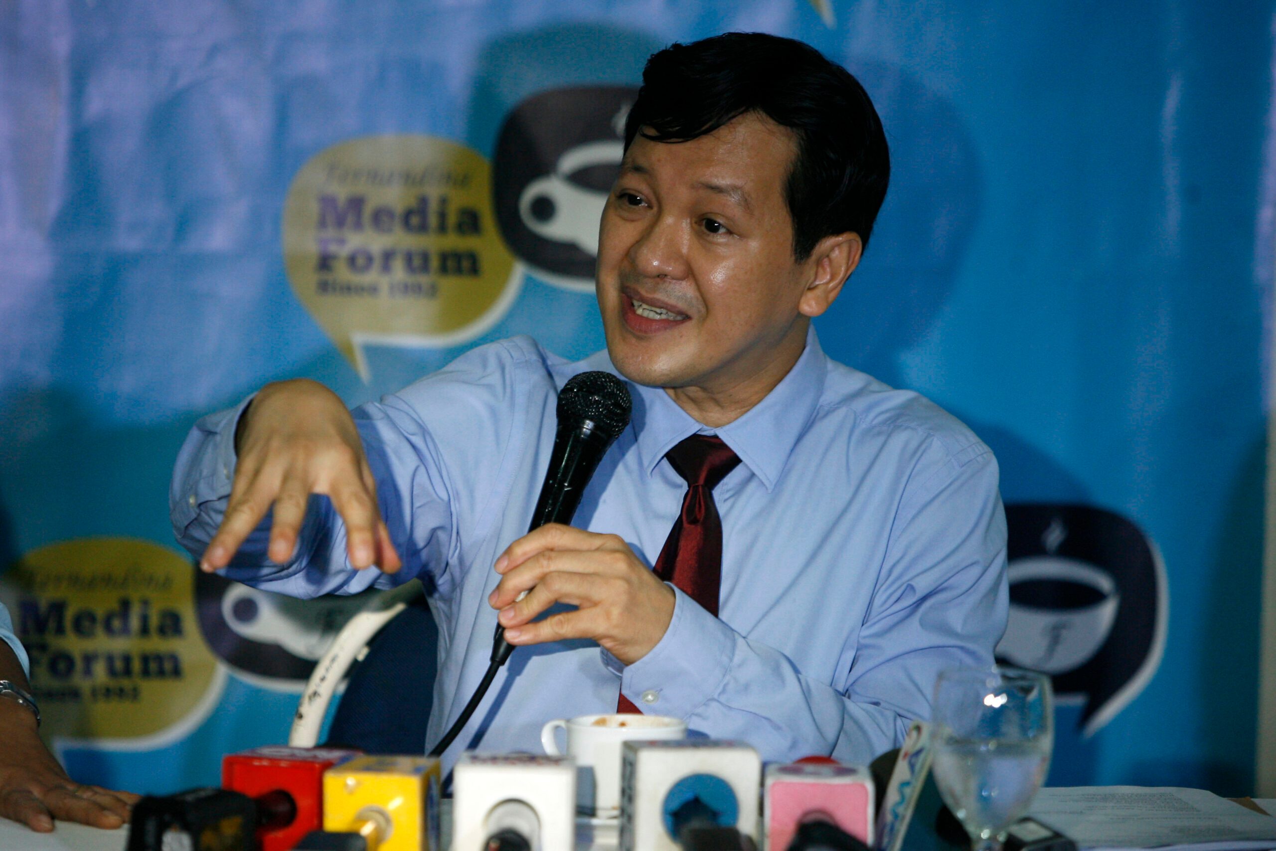 Ex-MRT chief Vitangcol blames Roxas for MRT contract deal mess