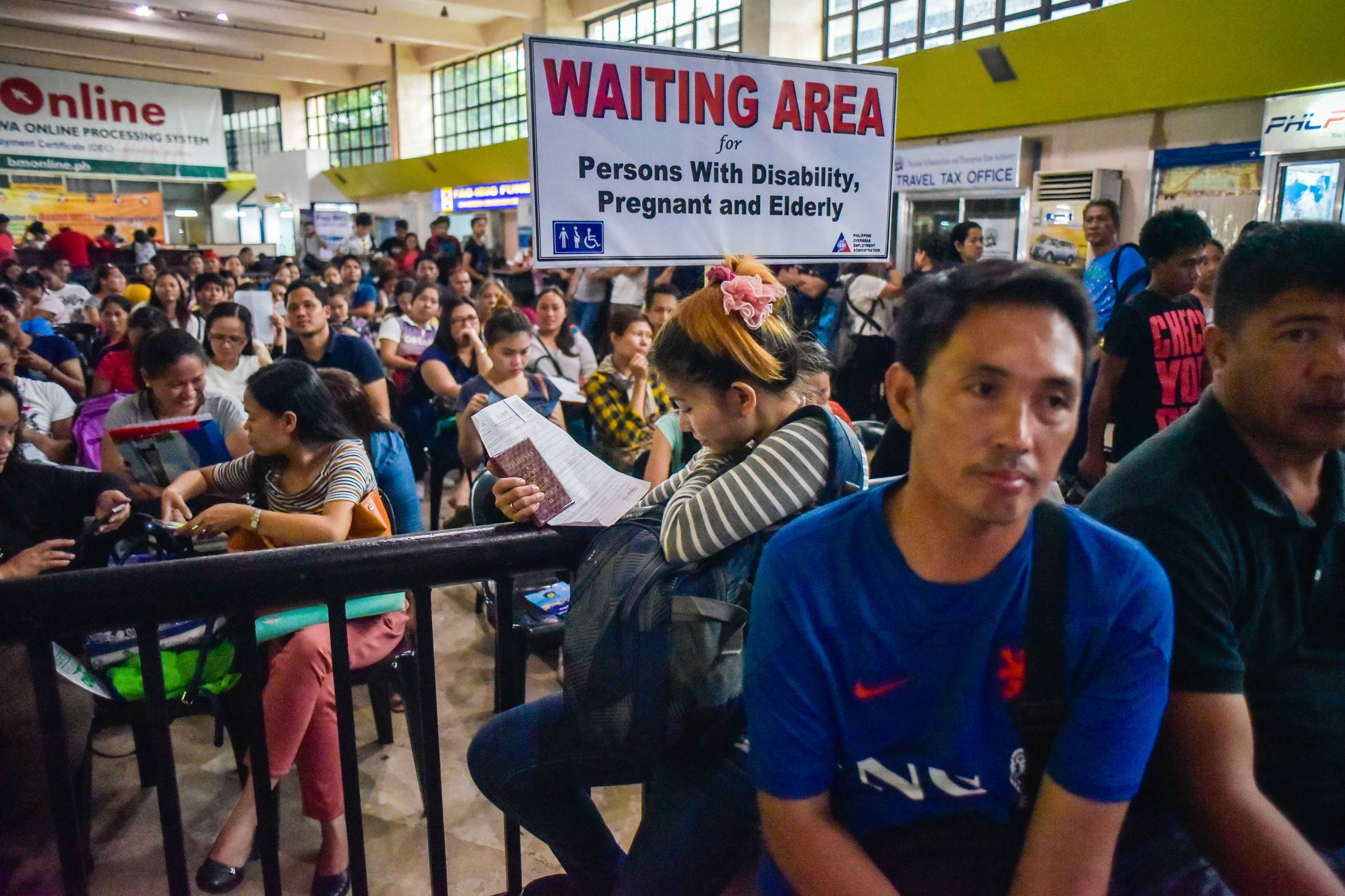 OVERSEAS. Thousands of Filipinos continue to leave to work abroad every single day. Photo by LeAnne Jazul/Rappler    
