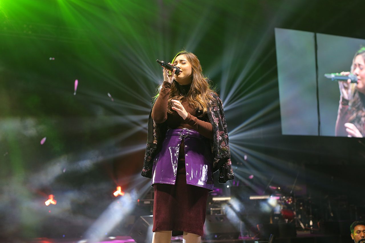 CALM MOMENT. Moira dela Torre sings her heart for the audience.  