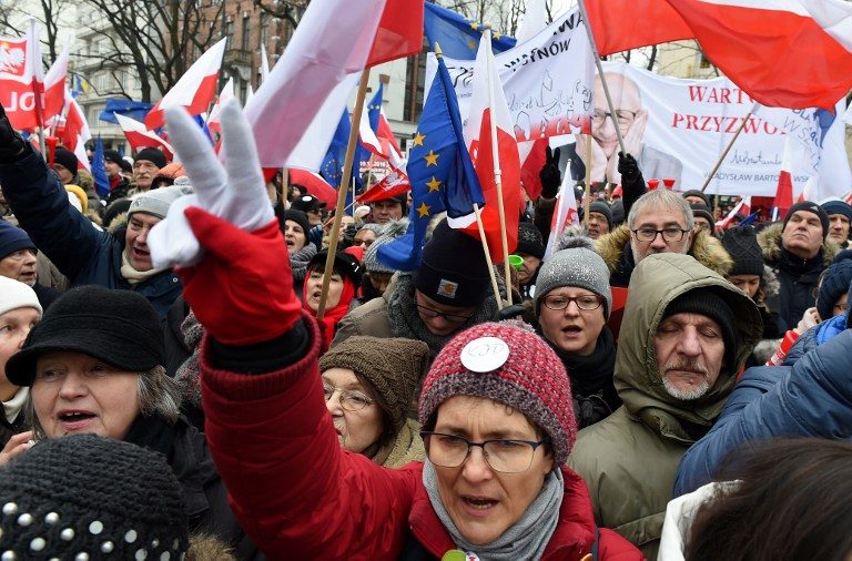 Poland president in crisis talks on 3rd day of protests