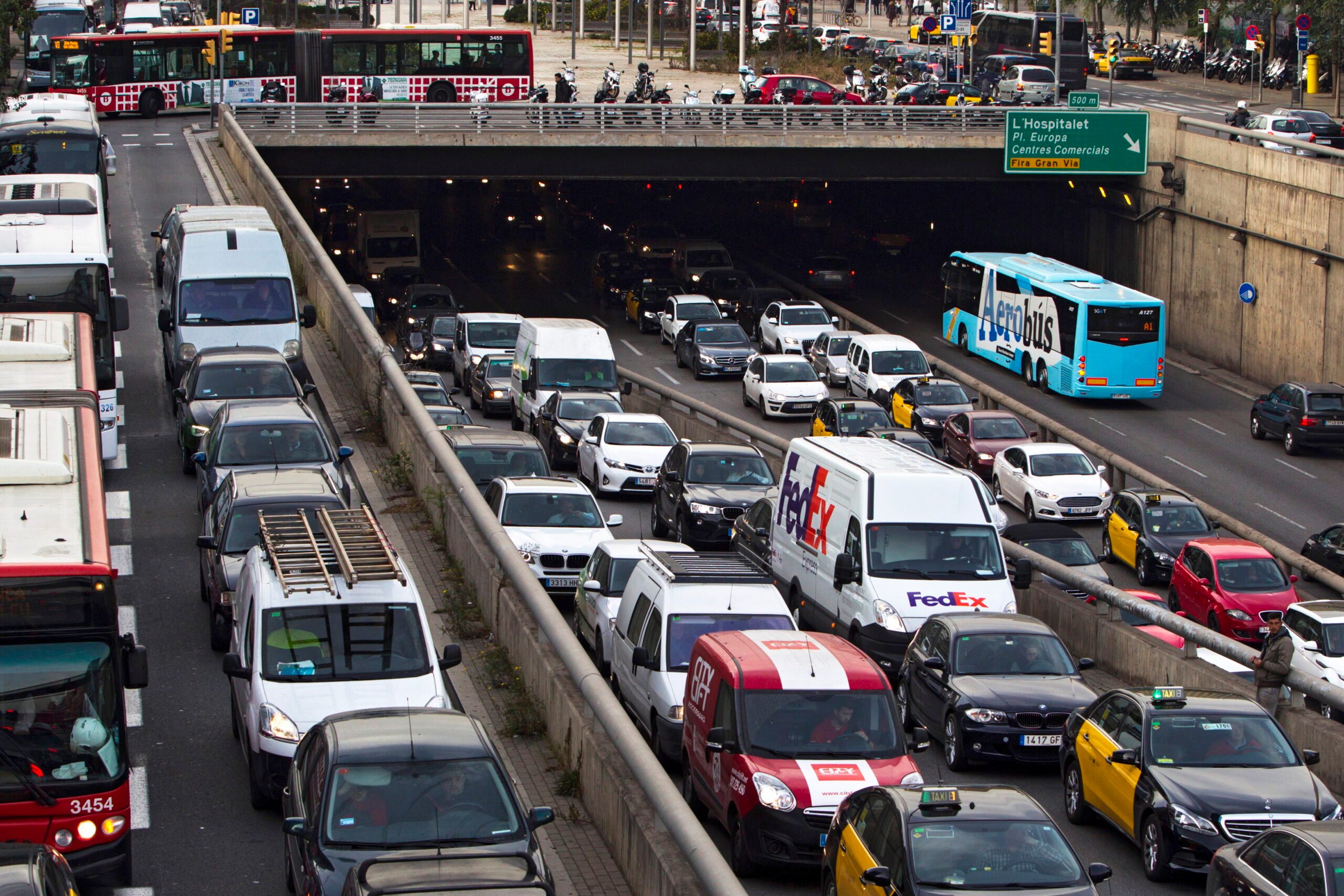 Traffic jams in Barcelona as train strike hits major mobile fair